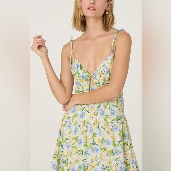 ASTR The Label Tie Strap Tiered Maxi Dress Size Medium Cream Blue Floral NWOT - Picture 2 of 13